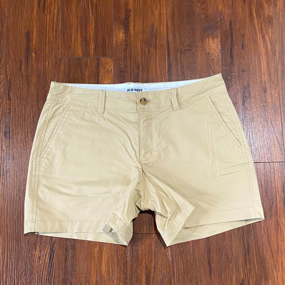 Old Navy Tan Khaki Shorts 5” Inseam Size 8